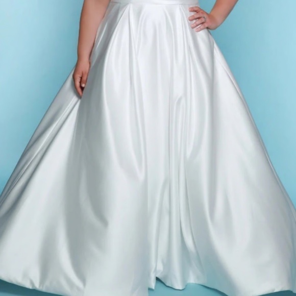 Sydney's Closet Satin Bridal Gown - Picture 2 of 2